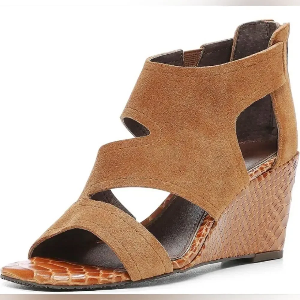 Donald Pliner Preppy Academia Coastal Capsule Neutral Minimalist Wedge Heel 7M